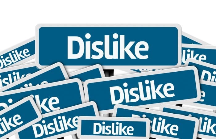 6 Reasons We Love to Hate Facebook