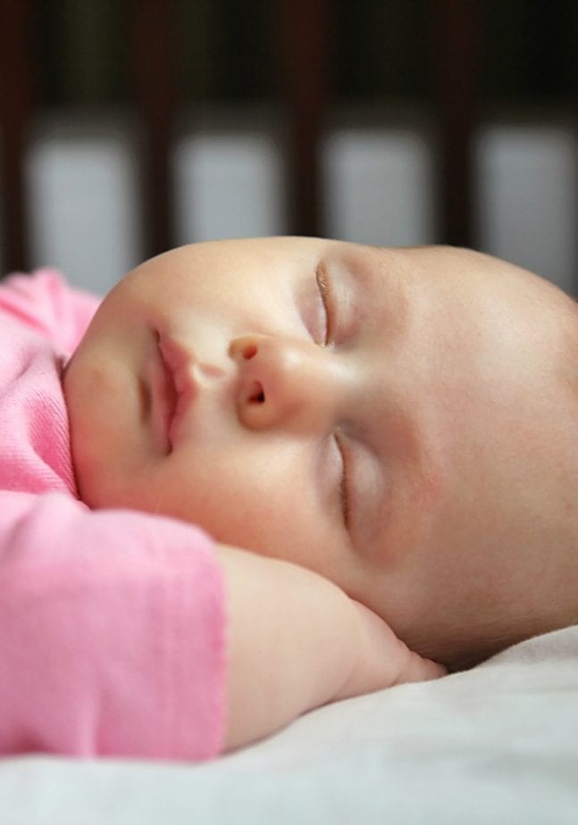here's how to check if your sleeping baby is still breathing without waking her up