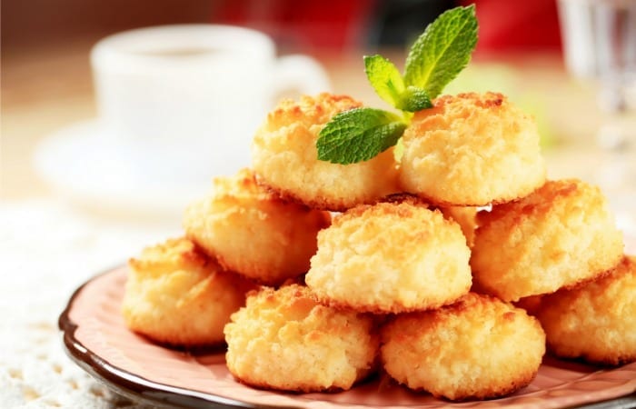 5 Minute Easy Coconut Macaroons