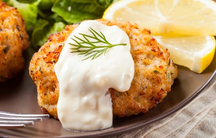 Easy Homemade Crab Cakes With Lemon Garlic Aioli