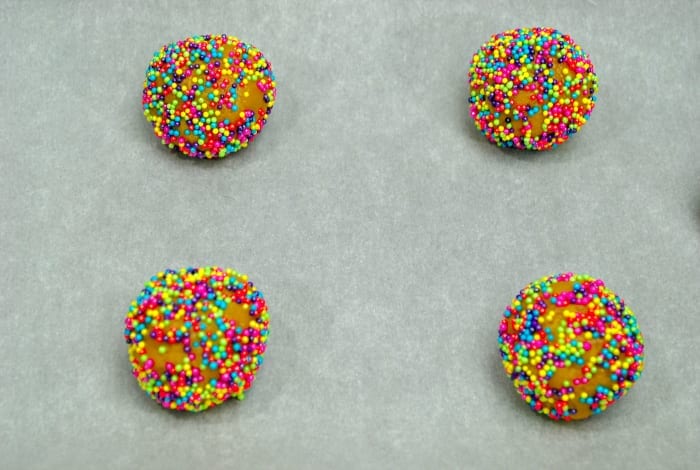 Unicorn Poop Cookies #unicorn #unicornpoop #unicorncookies #thumbprintcookies #unicornparty #unicornfood