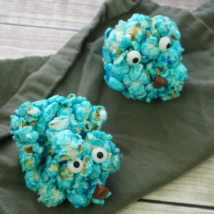 When your kids are dying for a certain movie to come out, it's time for Easy Wonder Park Inspired Boomer Bear Popcorn Balls to give them a tiny bite of patience. #wonderpark #boomer #wonderparkparty #wonderparkmovienight #wonderparkmovie
