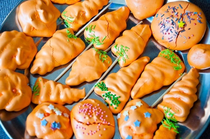 I'm a little in love with these Easter Carrot Meringue Cookies. They're literally the most perfect treat for Easter Egg Hunting EVER. #meringue #meringuecookies #recipe #easter