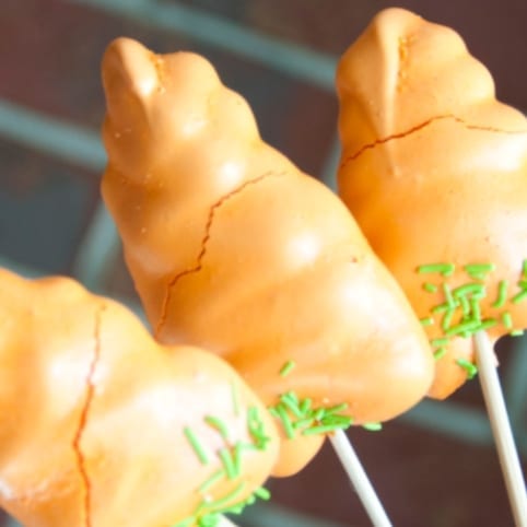 I'm a little in love with these Easter Carrot Meringue Cookies. They're literally the most perfect treat for Easter Egg Hunting EVER. #meringue #meringuecookies #recipe #easter