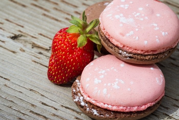 Using the word "obsessed" doesn't come close to perfectly describing the love and undying devotion I have for these absolutely wonderful Strawberry Chocolate Macaron Cookies. #frenchmacaron #macaron #cookies