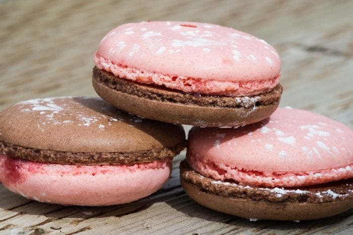 Using the word "obsessed" doesn't come close to perfectly describing the love and undying devotion I have for these absolutely wonderful Strawberry Chocolate Macaron Cookies. #frenchmacaron #macaron #cookies