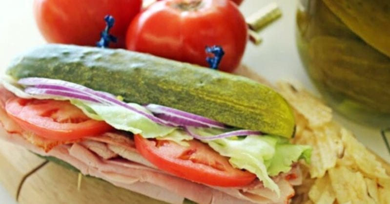 They Use Pickles Instead Of Bread! It’s a Low-Carb Dream.