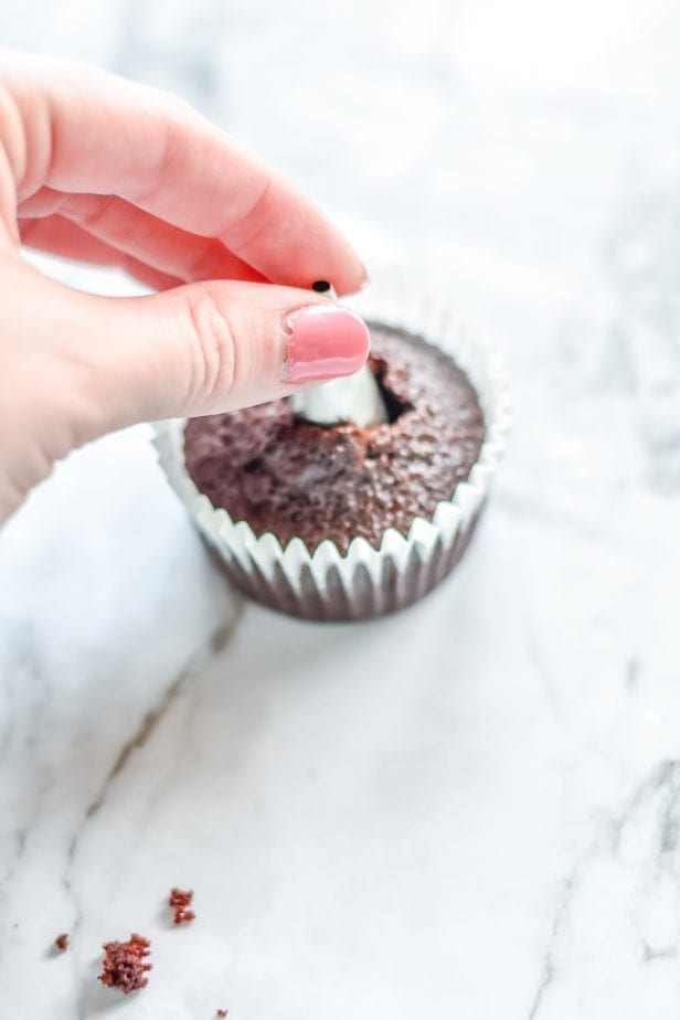 If you were hoping for a classic death-by-dessert, let me assure you that these decadent and creamy Salted Caramel Cupcakes deliver. #saltedcaramel #saltedcaramelcake #saltedcaramelcupckes #caramel