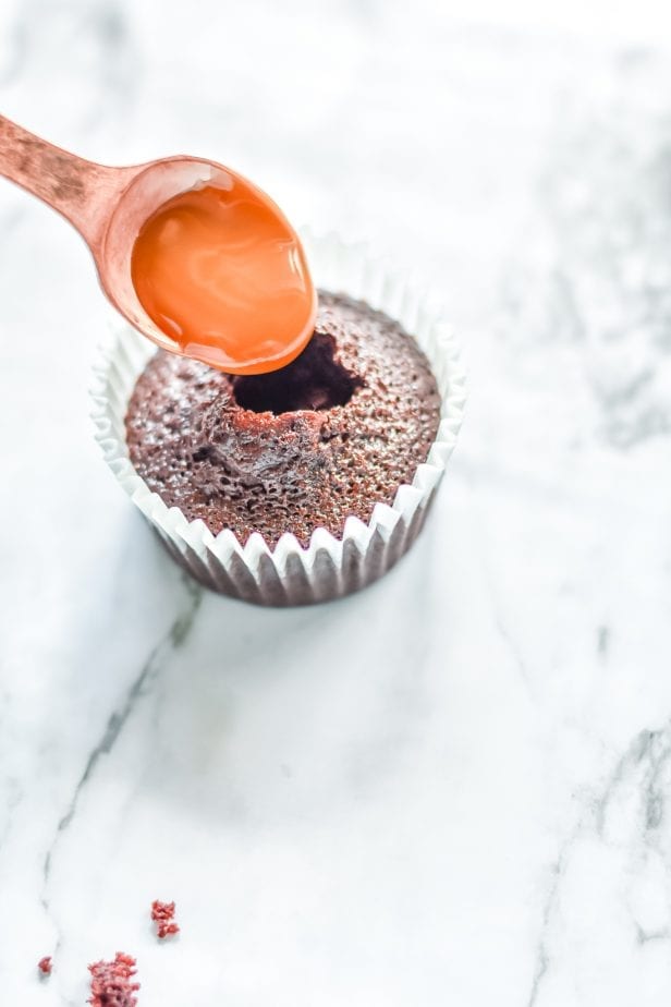 If you were hoping for a classic death-by-dessert, let me assure you that these decadent and creamy Salted Caramel Cupcakes deliver. #saltedcaramel #saltedcaramelcake #saltedcaramelcupckes #caramel