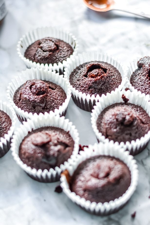 If you were hoping for a classic death-by-dessert, let me assure you that these decadent and creamy Salted Caramel Cupcakes deliver. #saltedcaramel #saltedcaramelcake #saltedcaramelcupckes #caramel