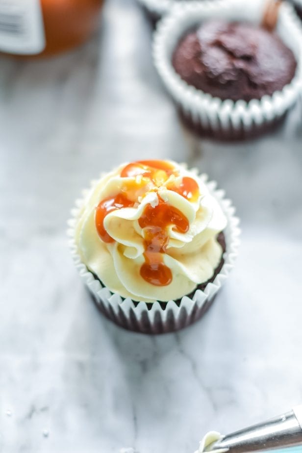 If you were hoping for a classic death-by-dessert, let me assure you that these decadent and creamy Salted Caramel Cupcakes deliver. #saltedcaramel #saltedcaramelcake #saltedcaramelcupckes #caramel