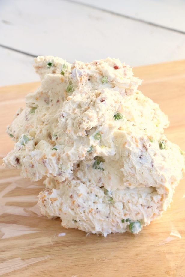 I needed a seriously good appetizer the other day for a party. This Mouthwateringly Good Bacon Blue Cheese Ball more than fit the bill. #bacon #cheeseball #cheeseballrecipe #appetizer