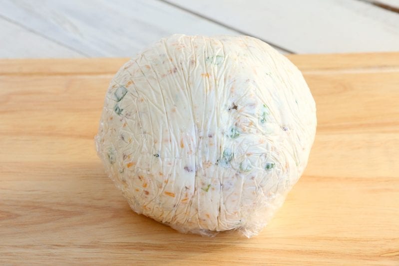 I needed a seriously good appetizer the other day for a party. This Mouthwateringly Good Bacon Blue Cheese Ball more than fit the bill. #bacon #cheeseball #cheeseballrecipe #appetizer