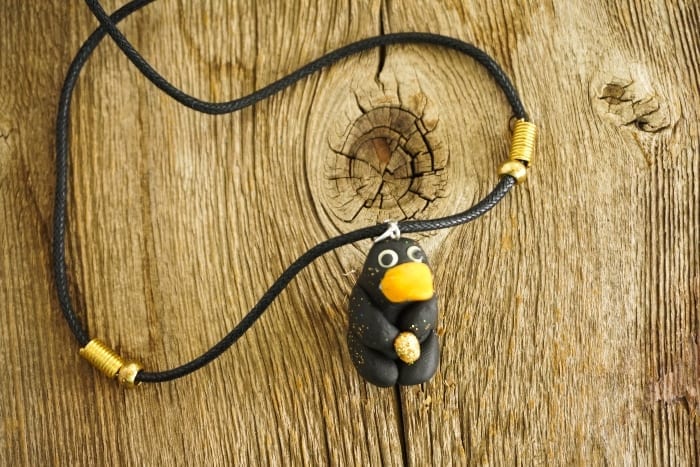 Let's be clear, when Fantastic Beasts originally came out, the Niffler was my bae. And this DIY Niffler Necklace is so Cute, I'm Hoarding It. #fantasticbeasts #harrypotter #niffler
