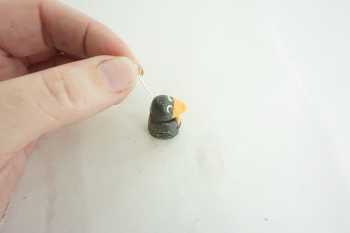Let's be clear, when Fantastic Beasts originally came out, the Niffler was my bae. And this DIY Niffler Necklace is so Cute, I'm Hoarding It. #fantasticbeasts #harrypotter #niffler