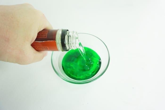 Seriously, these Andes Mint Boozy Cupcakes Are All About the Summer Party. They're so bright and fun! #boozycupcakes #andesmintcupcake