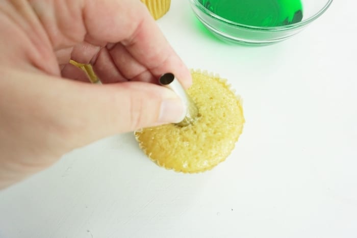 Seriously, these Andes Mint Boozy Cupcakes Are All About the Summer Party. They're so bright and fun! #boozycupcakes #andesmintcupcake