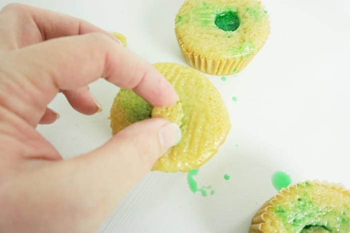 Seriously, these Andes Mint Boozy Cupcakes Are All About the Summer Party. They're so bright and fun! #boozycupcakes #andesmintcupcake