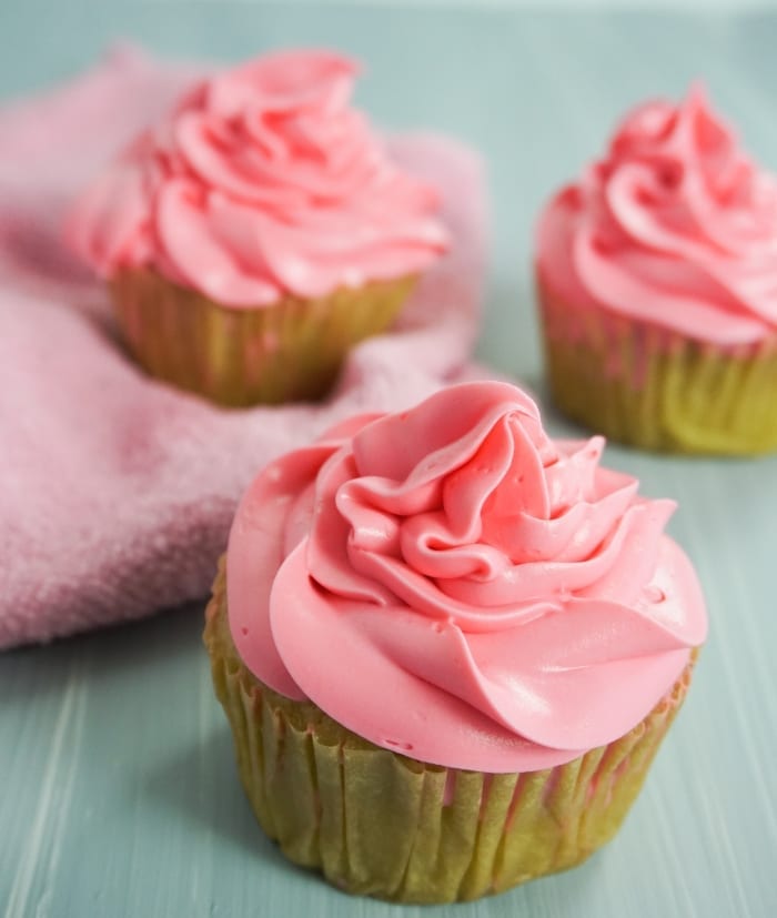 I am not kidding, for a little girl's night-in, these Boozy Strawberry Cupcakes are so perfect. I die. #boozycupcake #drunkcupcake #strawberrycupcake #cupcake