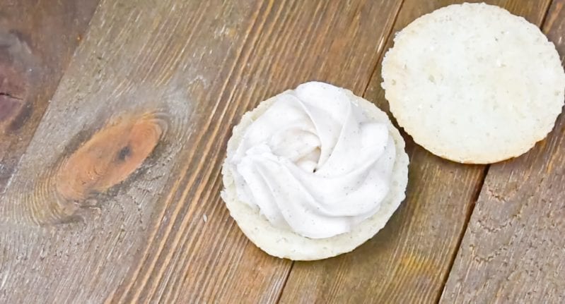 Holy Guacamole, Batman...These Churro Macarons are Absolutely Amazing. I can't tell you how amazing these Churro French Macaron Cookies are. Seriously. #macaron #frenchmacaron #macaroncookies #easymacaroncookies