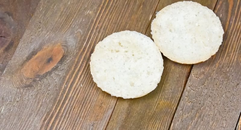 Holy Guacamole, Batman...These Churro Macarons are Absolutely Amazing. I can't tell you how amazing these Churro French Macaron Cookies are. Seriously. #macaron #frenchmacaron #macaroncookies #easymacaroncookies