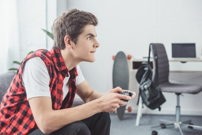 Talking to teens about their body and changes isn't always a simple topic, but it's an important one. If you're looking for ways to help ease into the conversation, these simple tips can help. #teens #parenting