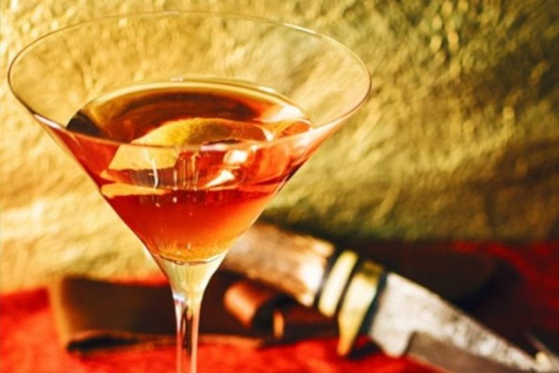 Elegant and sophisticated, yet surprising stout GOT cocktail (dude, it's made entirely of boozy ingredients, so stout it is), this is a drink well suited for a Lannister, and Lannister always pays his debts. #gameofthrones #gameofthronescocktail #gotcocktail #payyourdebtscocktail
