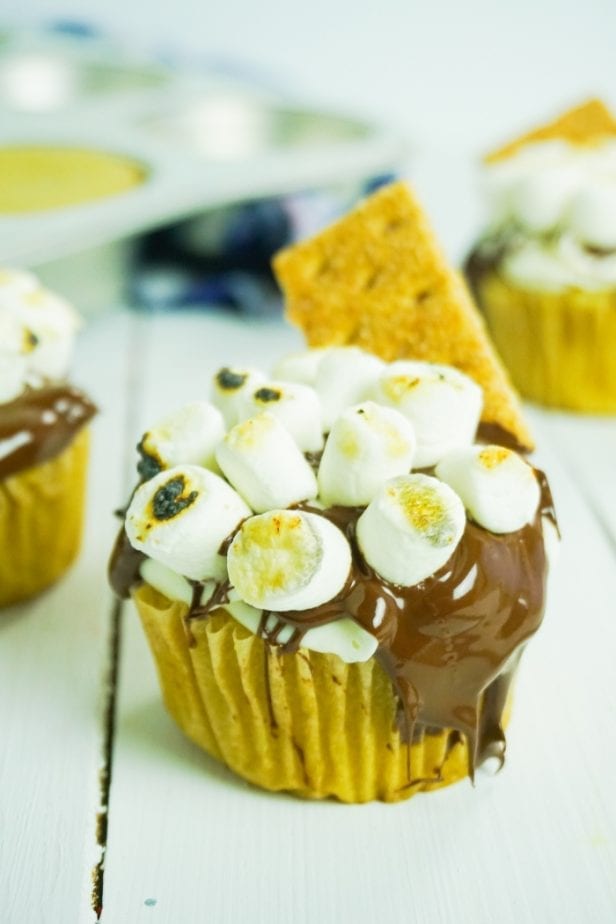 I love s'mores so much, but I hate mosquitos, so I say, Screw the Campfire, I'm Making S'mores Cupcakes! #smores #smorescupcakes #s'mores