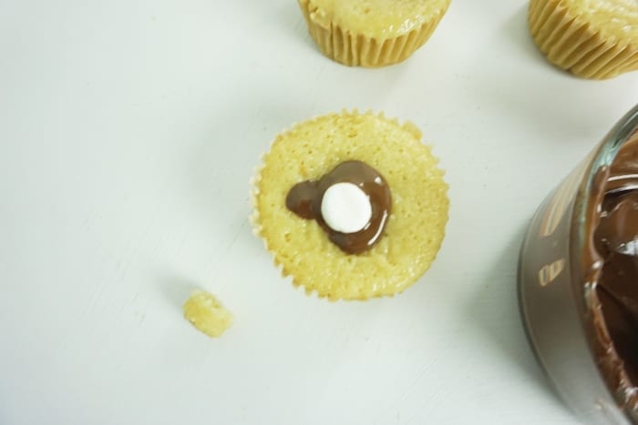 I love s'mores so much, but I hate mosquitos, so I say, Screw the Campfire, I'm Making S'mores Cupcakes! #smores #smorescupcakes #s'mores