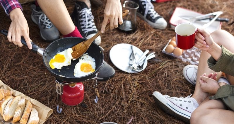 Wondering if it's possible to tour the states on a budget? The simple answer is yes. If you're looking for ways that you can travel without breaking the bank, these simple ideas can help make it happen. #travel #travelusa #budgettravel