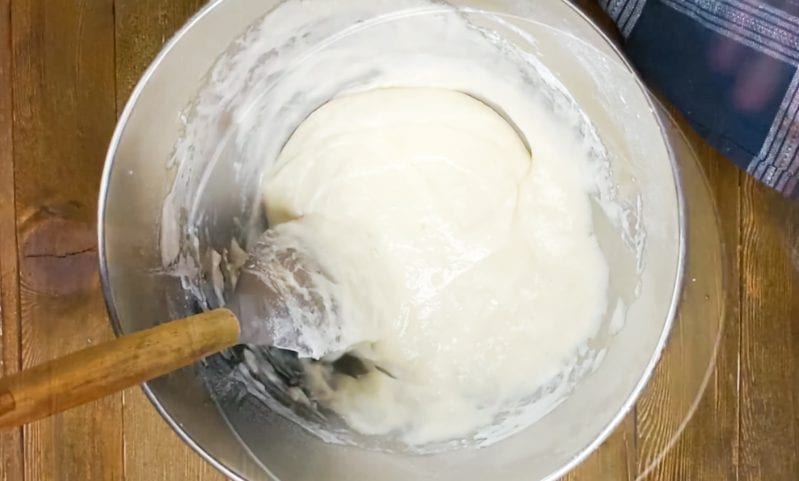 If you're macaron-curious or a macaron-artist, these Wickedly Easy Vanilla Macarons are so simple, you're going to love them from the get-go. #frenchmacarons #vanillamacarons #macaroncookies #easymacaroncookies
