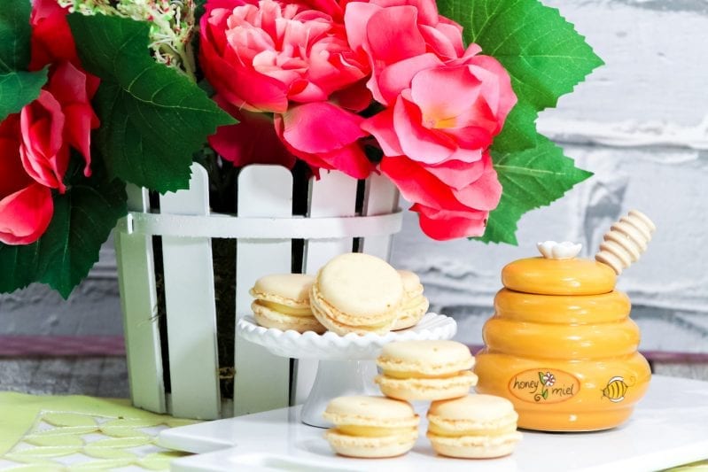 If you're macaron-curious or a macaron-artist, these Wickedly Easy Vanilla Macarons are so simple, you're going to love them from the get-go. #frenchmacarons #vanillamacarons #macaroncookies #easymacaroncookies