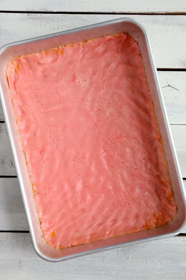 I'm not kidding you, these Gooey Cake Batter Bars are are Every Kid's Dream. Soft, sweet, and such an easy treat to make--it's like the perfect summertime treat, but fancy enough you could make them for a party! #cakebatterbars #treat #summerrecipes