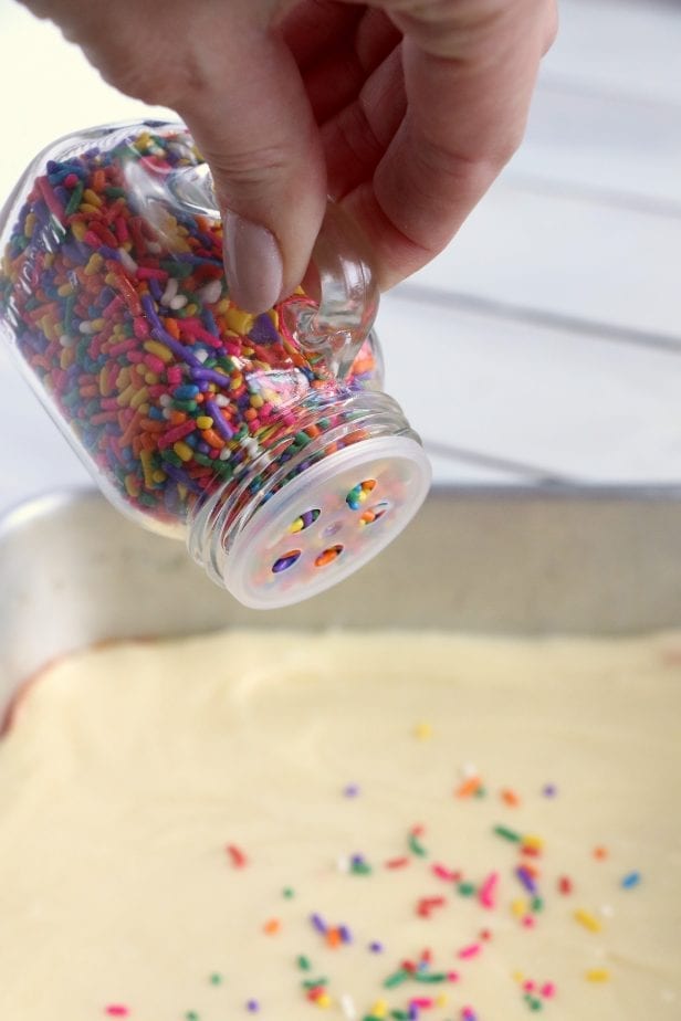I'm not kidding you, these Gooey Cake Batter Bars are are Every Kid's Dream. Soft, sweet, and such an easy treat to make--it's like the perfect summertime treat, but fancy enough you could make them for a party! #cakebatterbars #treat #summerrecipes
