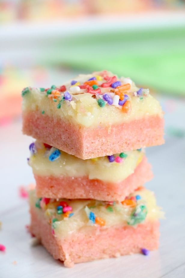 I'm not kidding you, these Gooey Cake Batter Bars are are Every Kid's Dream. Soft, sweet, and such an easy treat to make--it's like the perfect summertime treat, but fancy enough you could make them for a party! #cakebatterbars #treat #summerrecipes