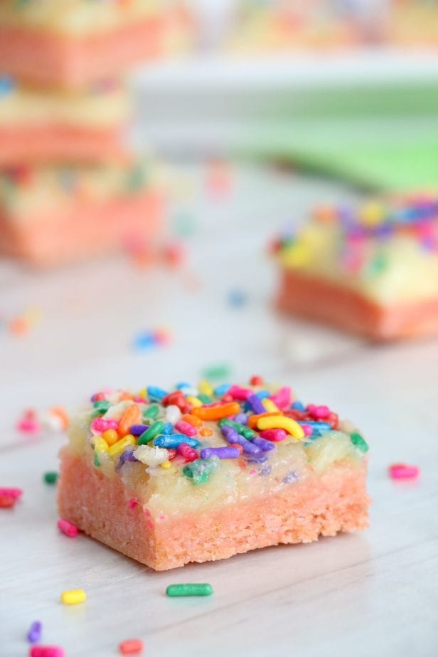 I'm not kidding you, these Gooey Cake Batter Bars are are Every Kid's Dream. Soft, sweet, and such an easy treat to make--it's like the perfect summertime treat, but fancy enough you could make them for a party! #cakebatterbars #treat #summerrecipes