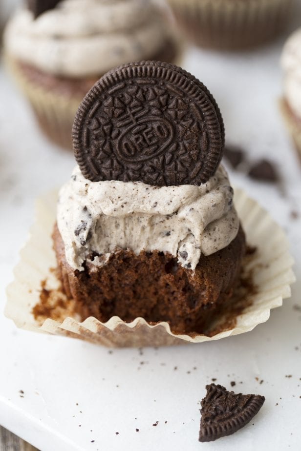 I have a little secret: I love OREO cookies. The cream is what gets me. And, to further that love, I have found the Most Creamy Cream-Filled OREO Cupcakes--and I can't get enough. They're so addictive. #OREO #OREOCookies #OREOCupcakes