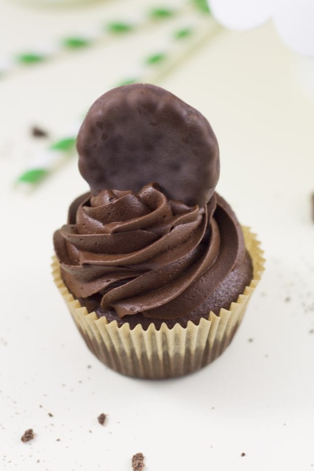 If you love the Girl Scout Thin Mint cookie, you’re going to be more than excited once you take a bite of these Thin Mint Cupcakes. Just like the cookie, they’re minty, chocolatey and just so—perfect! #thinmint #girlscoutcookies #thinmintcookies
