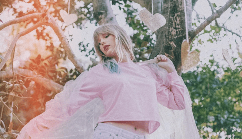 Fans Think Taylor Swift Secretly Got Married, Here’s Why