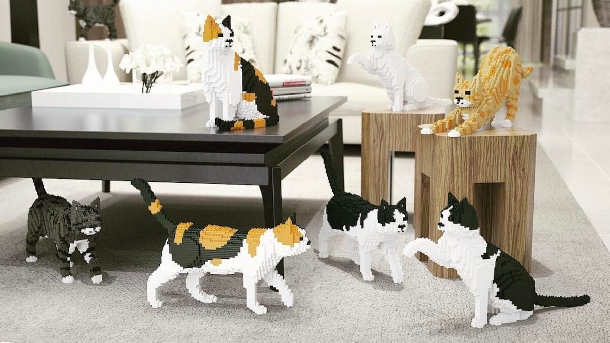 You Can Get A Life-Sized Cat Made of Building Blocks For The Person Who Is Allergic To Cats