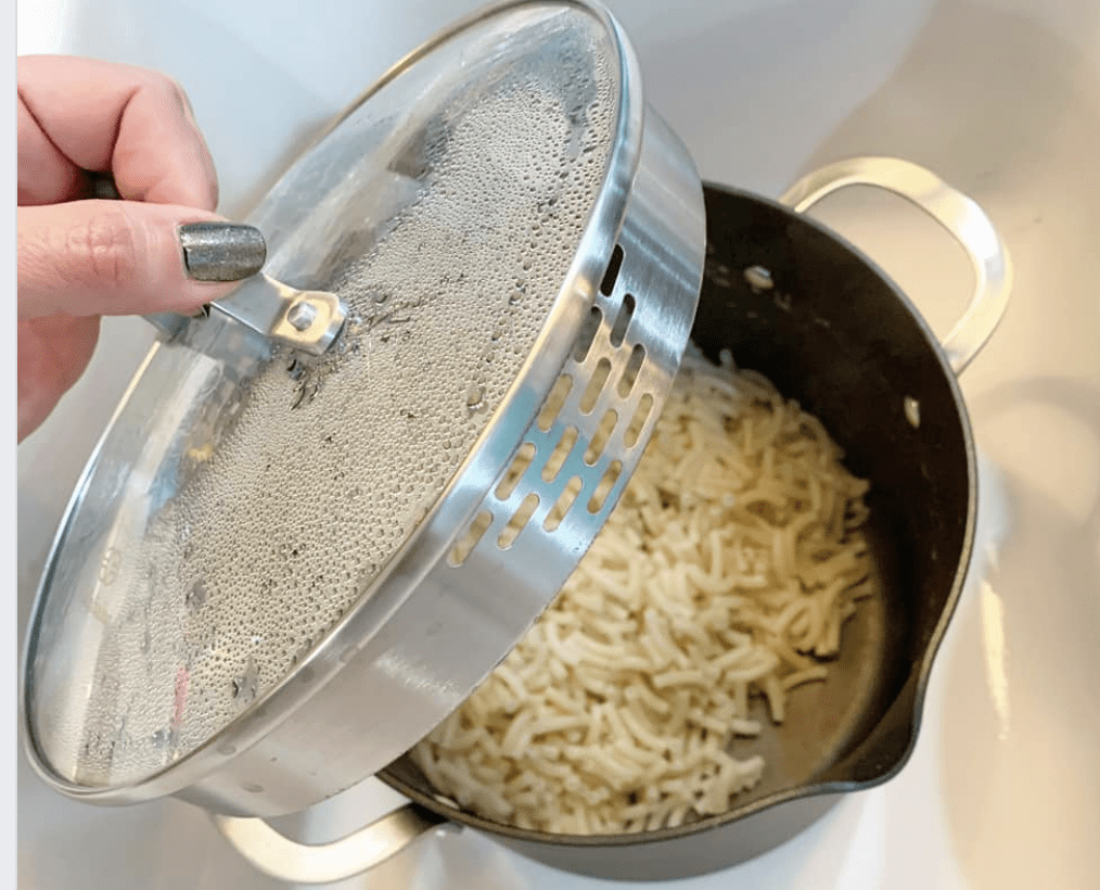Today I Learned These Pots And Pans Have Strainers Built Right Into The Lids and My Mind Is Blown