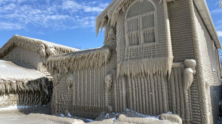Everything Around Lake Erie Is Covered In Ice And It Looks Like Narnia
