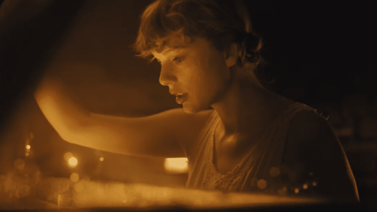 Taylor Swift Is Releasing A Surprise Album Tonight and I’m So Excited