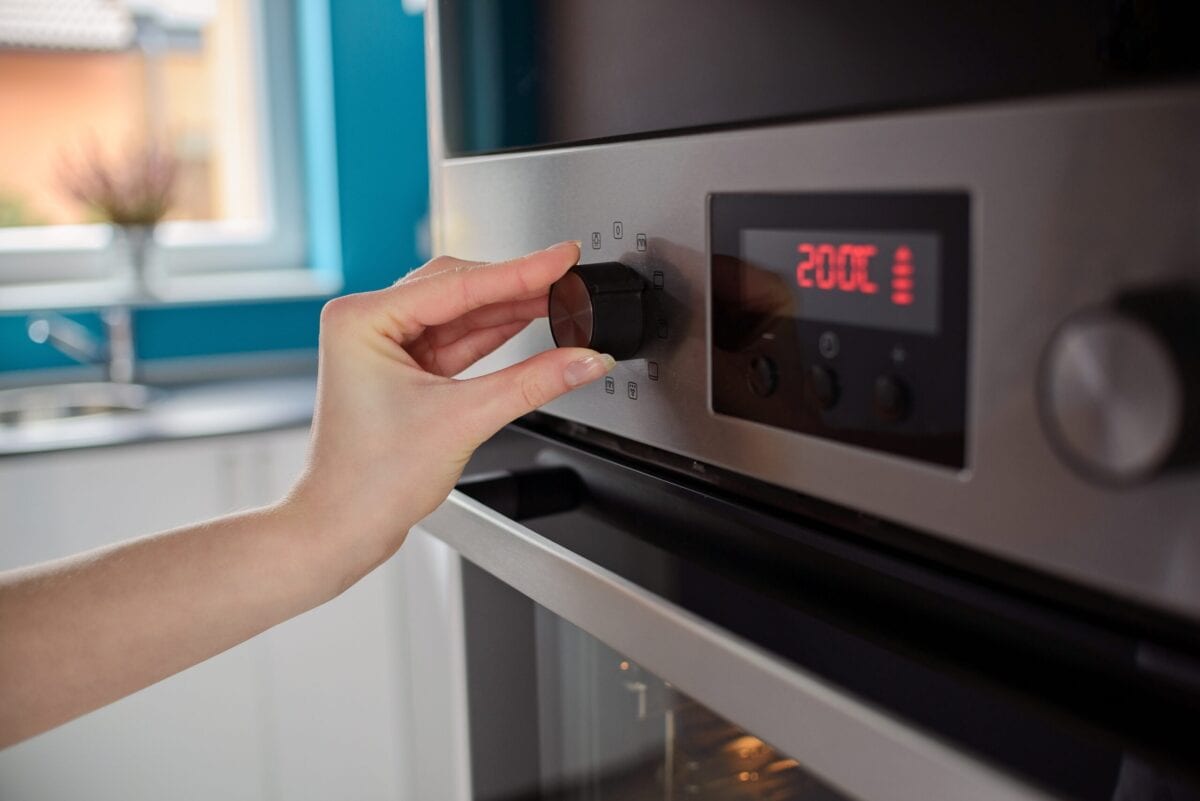 People Are Taking Photos Of Their Stove Before Leaving Their Home and Now I’m Doing It