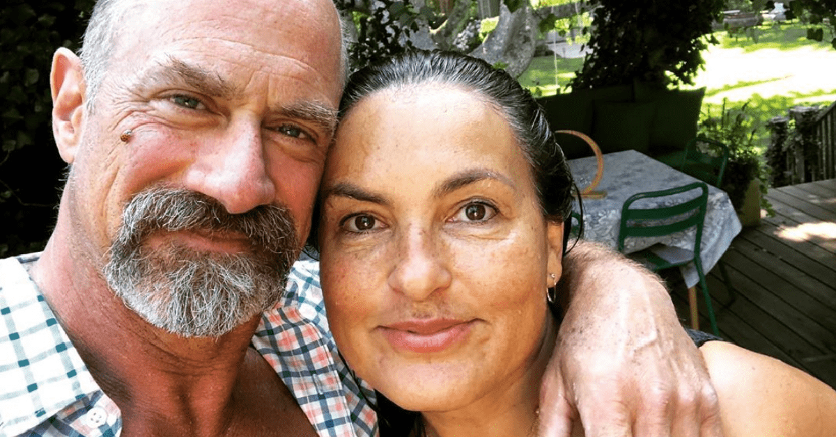 Chris Meloni Shares A First Look At The Return Of Elliot Stabler In The New Law And Order Series