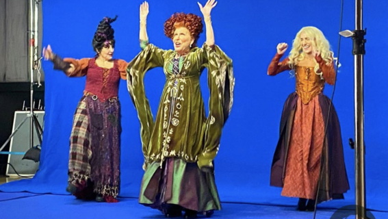 The First Sneak Peek At The ‘Hocus Pocus’ Reunion Is Here and I’m So Excited