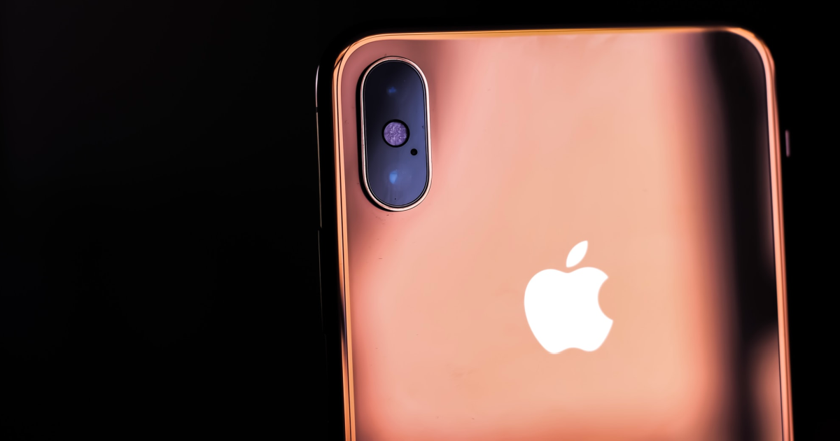 You Can Take Screenshots By Tapping The Apple Logo On The Back of Your iPhone. Here’s How.