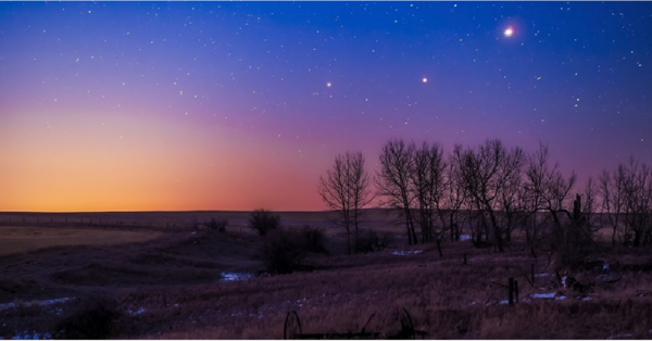 Jupiter, Saturn, and Mercury Are Forming A Triangle in The Sky Right Now. Here’s How You Can See It.