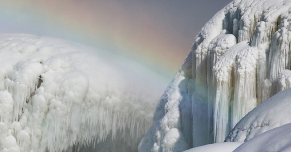 Niagara Falls Is Covered In Ice And The Photos Are Breathtaking