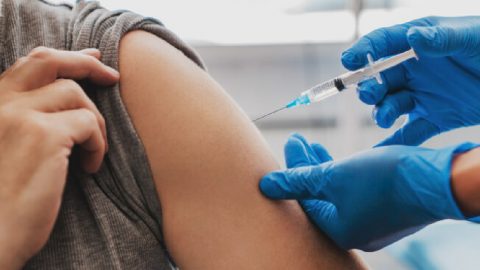 Doctors Are Warning That A Side Effect of The COVID-19 Vaccine May Mirror A Breast Cancer Symptom